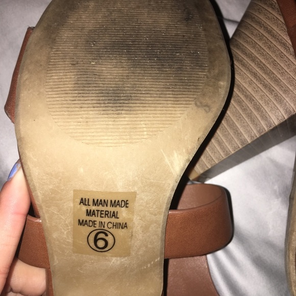 Brown heels - Picture 3 of 4